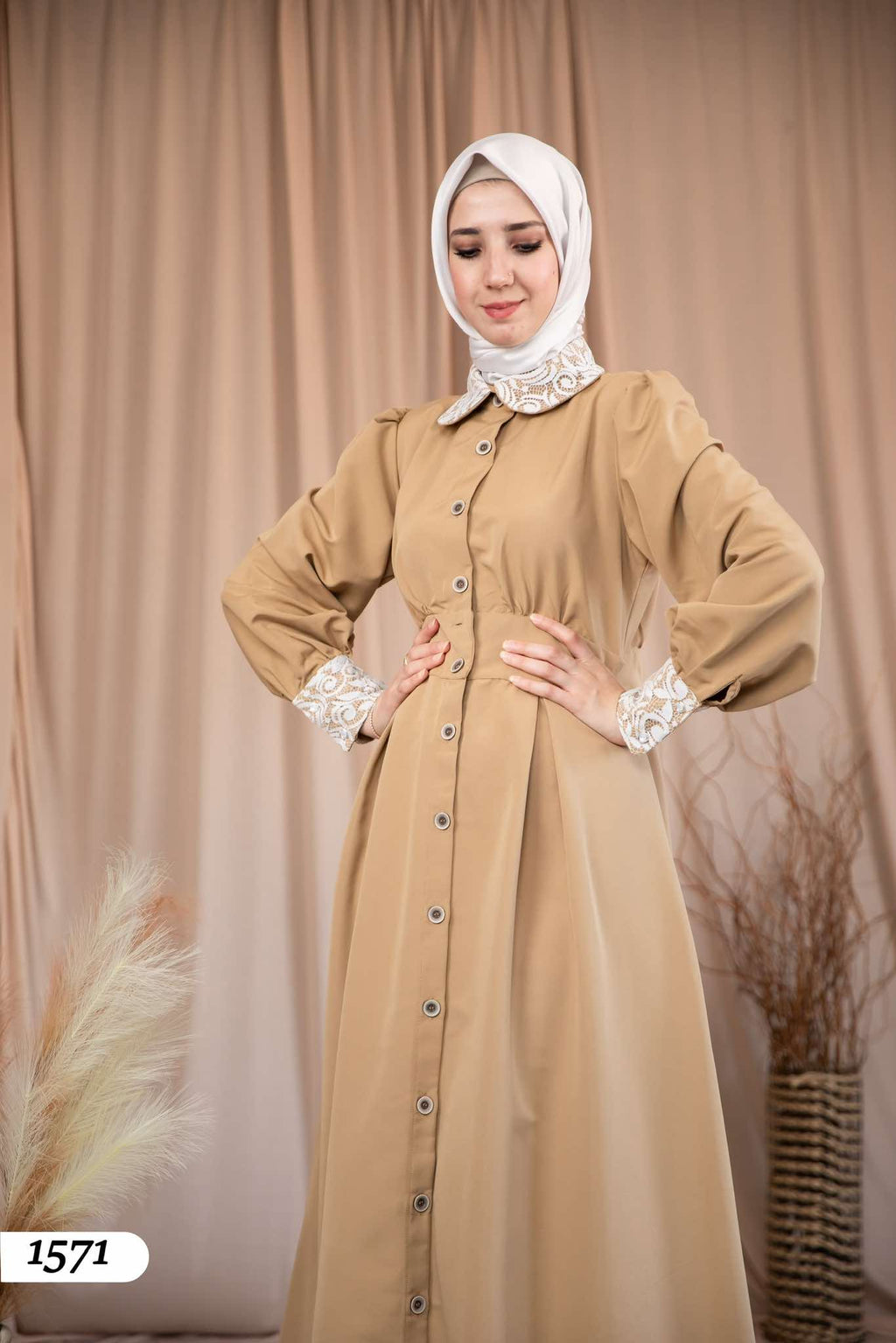 Dress with lace 1571