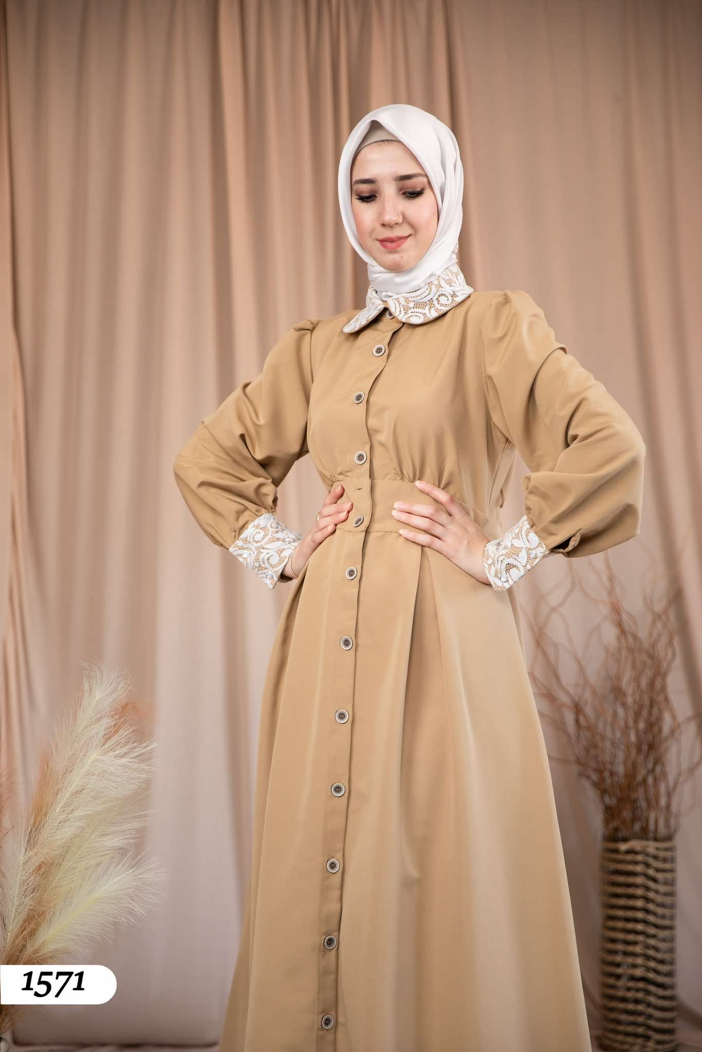 Dress with lace 1571