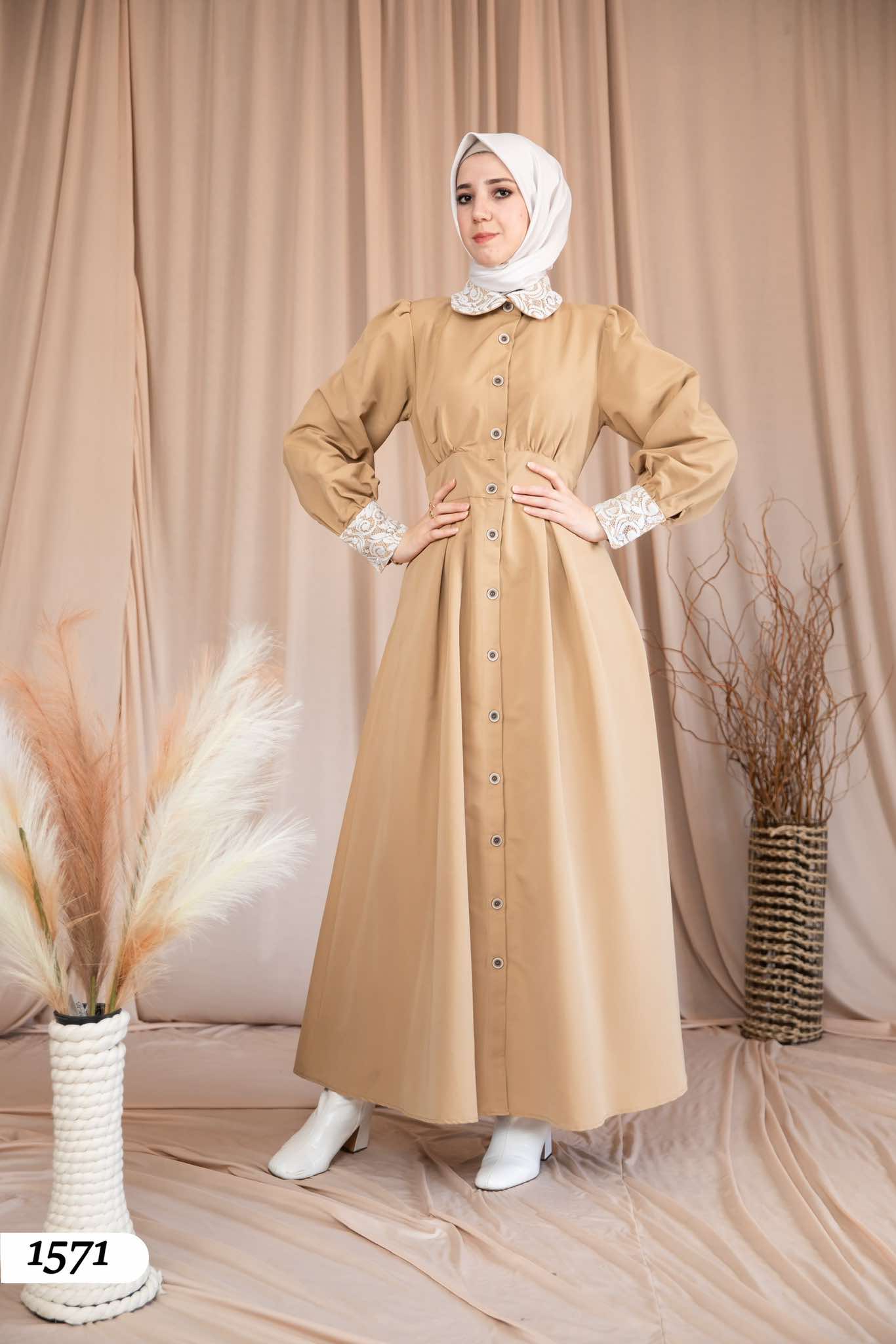 Dress with lace 1571