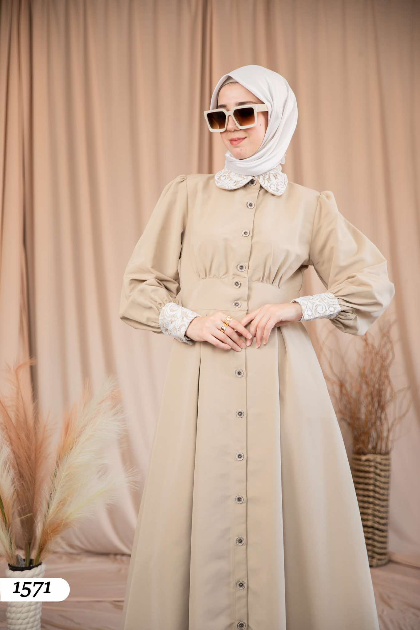 Dress with lace 1571
