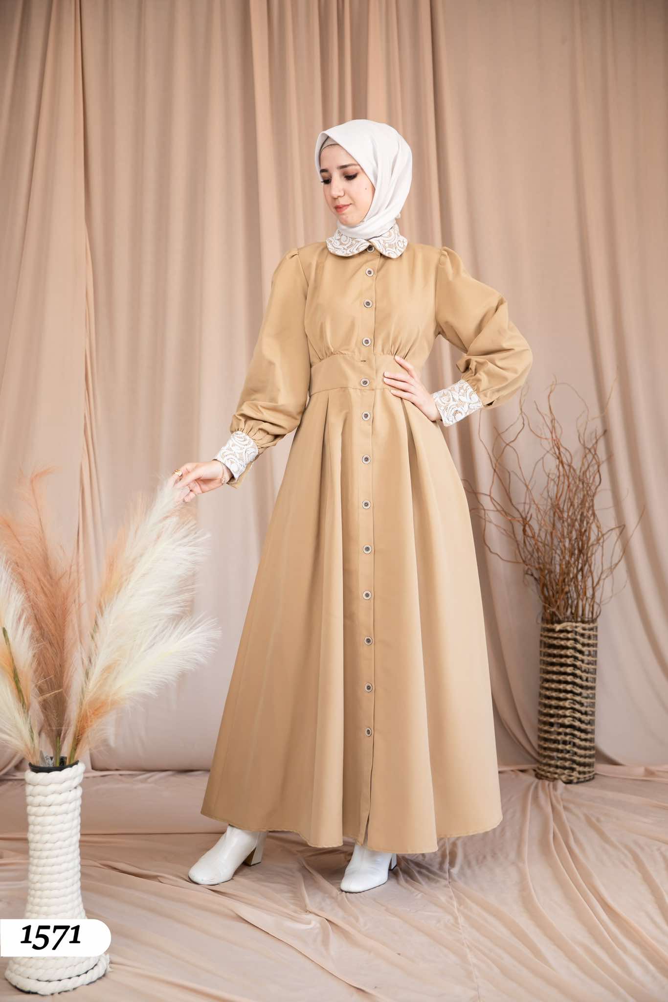 Dress with lace 1571