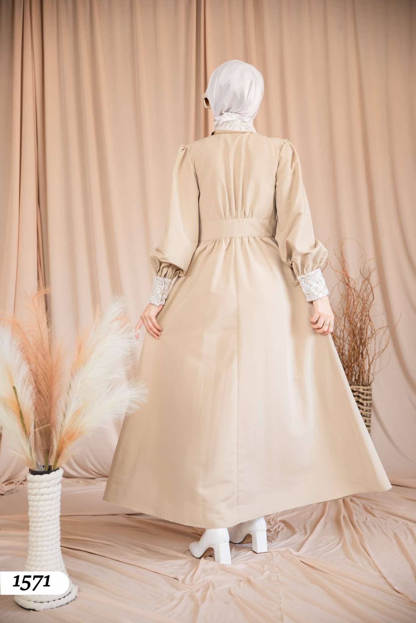 Dress with lace 1571