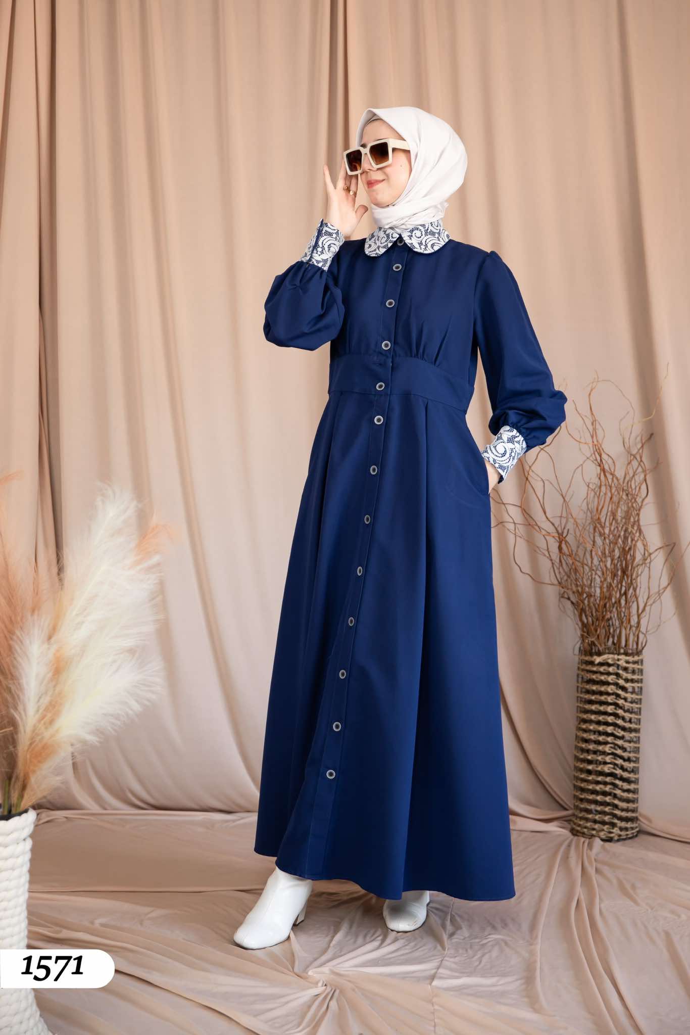 Dress with lace 1571