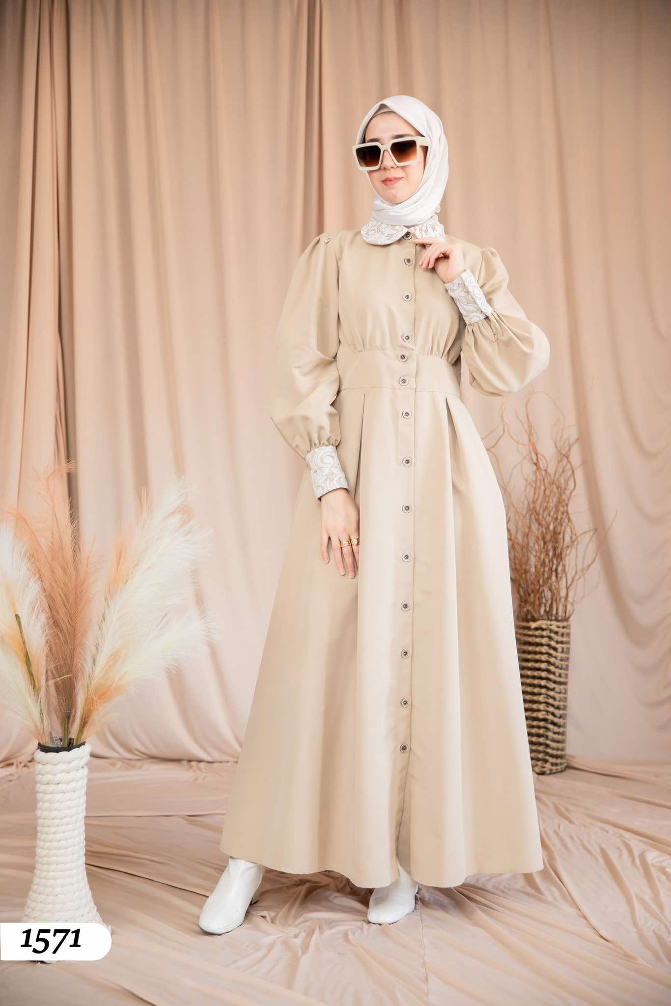Dress with lace 1571