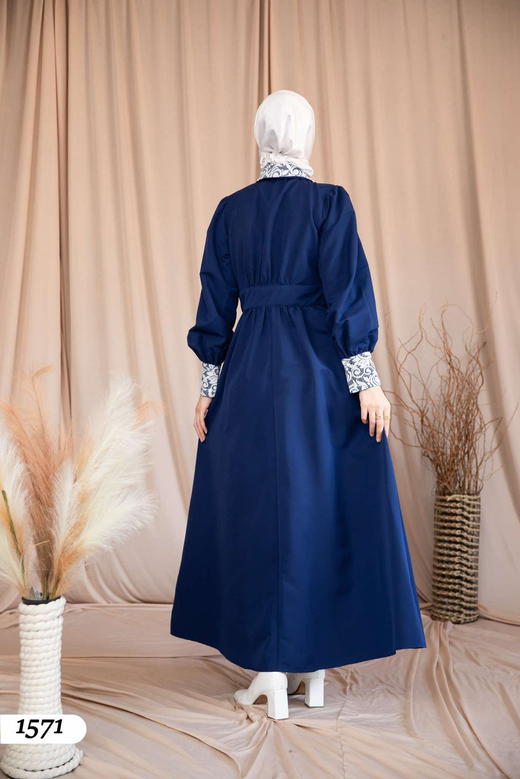 Dress with lace 1571